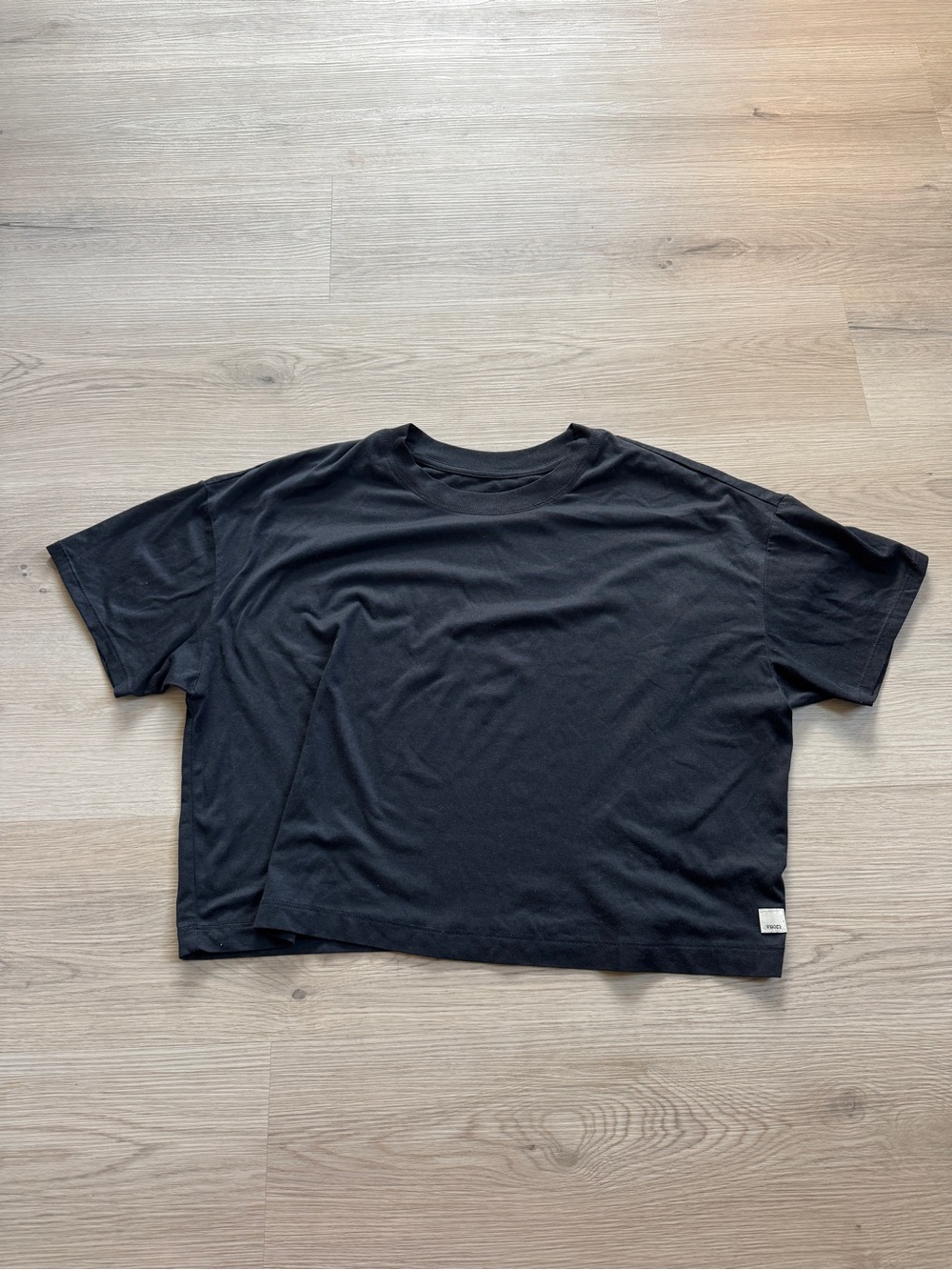 Vuori Black Oversized Boxy Cropped T-Shirt Women’s